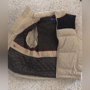 Mens md puffer vest. Never worn was a gift